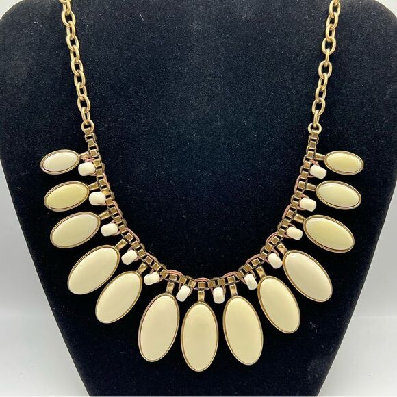 *2/$30* Lucky Brand cream and gold tone statement necklace - Picture 1 of 5